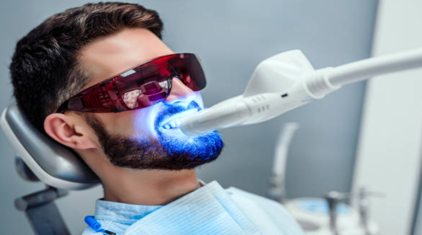 Comment choisir la bonne lampe de blanchiment dentaire ? - Distributeur de  máteriel dentaire - Dentaltix