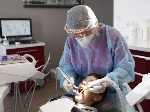 protéger la sécurité des patients et du dentiste covid-19