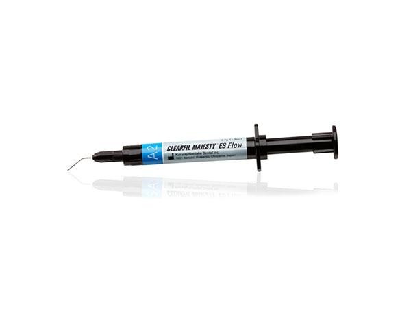 CLEARFIL MAJESTY ES FLOW COMPOSITE FLUIDE SERINGUE 2.7gr  Img: 202101091