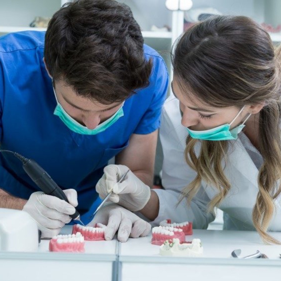 Técnico ou mecânico dentário