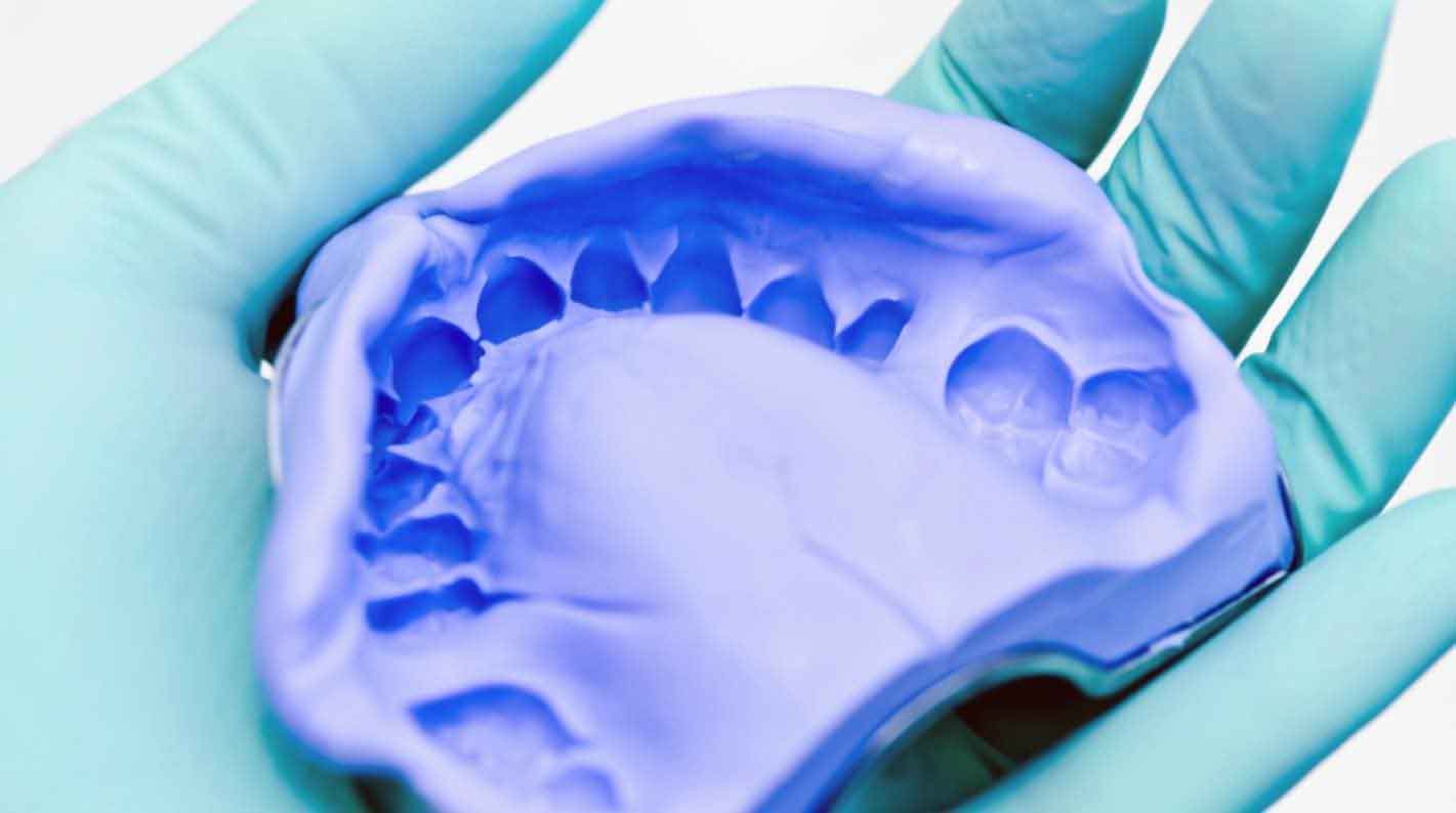 Plaques de base pour prothèses dentaires - Distributeur de