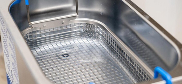 Guía completa sobre cubas de ultrasonidos y baños electrolíticos: Funcionamiento y usos en odontología