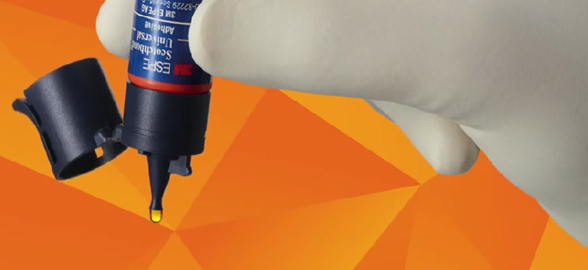 ¿Cómo funciona el Adhesivo Scotchbond Universal?